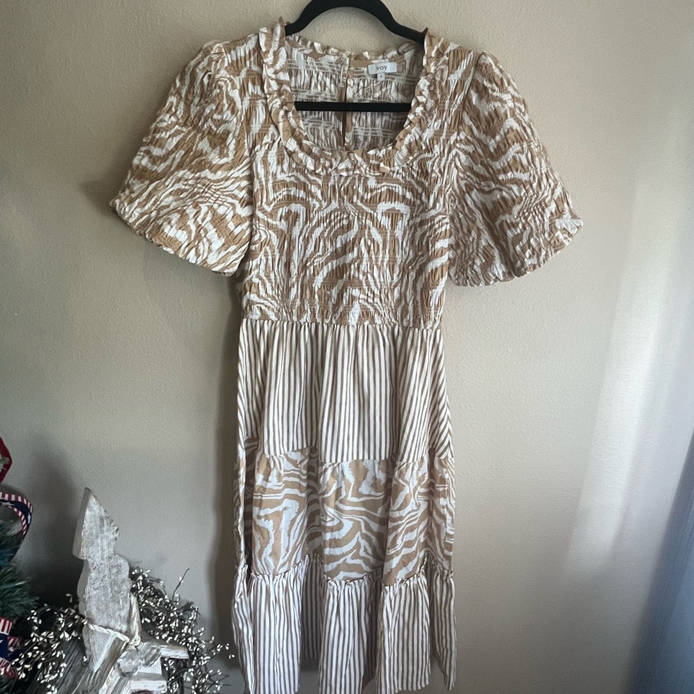 Cream Ruffled Tiered Midi Dress with Puff Sleeves - Picture 2 of 6